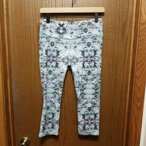 Athleta Women's Geometric Patterned Cropped Activewear Leggings Blue size Medium